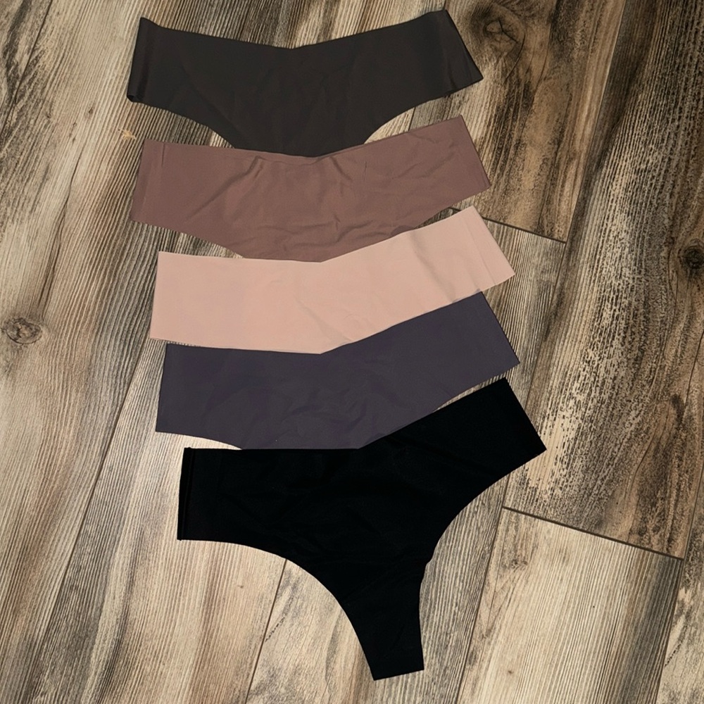 5 Large invisible seam thongs